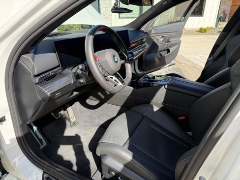 Used 2025 BMW M5 w/ Carbon Package image 18