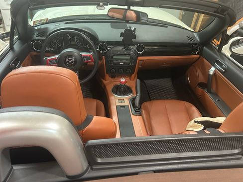 Used 2007 MAZDA MX-5 Miata Grand Touring RWD image 12
