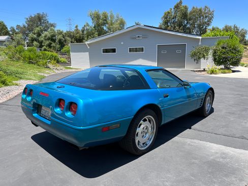 Used 1992 Chevrolet Corvette Coupe image 4