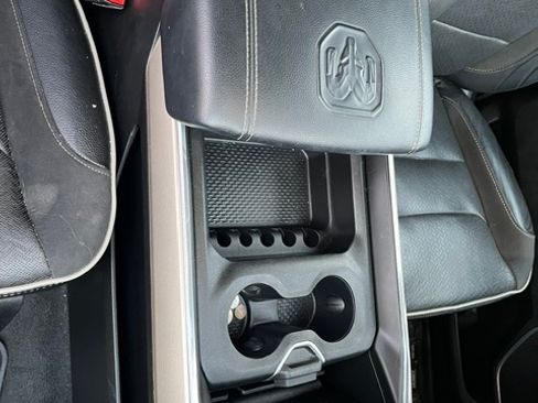 Used 2022 RAM 1500 Laramie AWD/4WD image 11