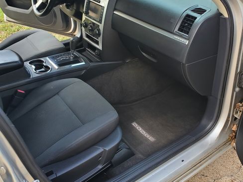 Used 2009 Dodge Charger SXT image 2