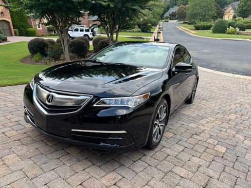 Used 2017 Acura TLX V6 w/ Technology Package FWD image 2