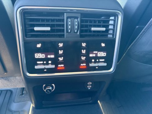 Used 2020 Porsche Cayenne Turbo AWD/4WD image 11