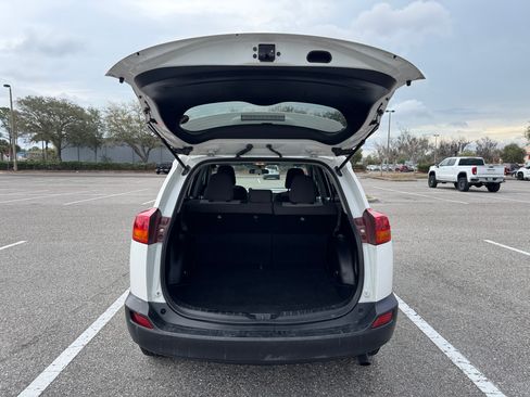 Used 2015 Toyota RAV4 LE image 10