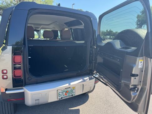 Used 2025 Land Rover Defender 110 S image 6