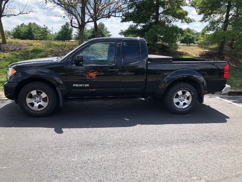 Used 2011 Suzuki Equator Premium RWD image 6