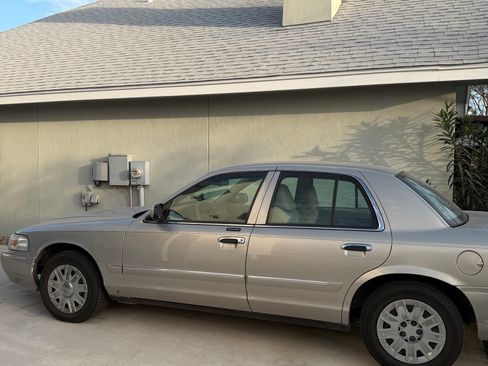 Used 2007 Mercury Grand Marquis GS image 2