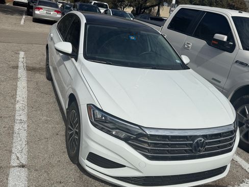 Used 2021 Volkswagen Jetta SE w/ SE Cold Weather Package image 5