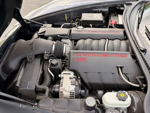 Used 2010 Chevrolet Corvette Coupe w/ 1LT RWD image 4