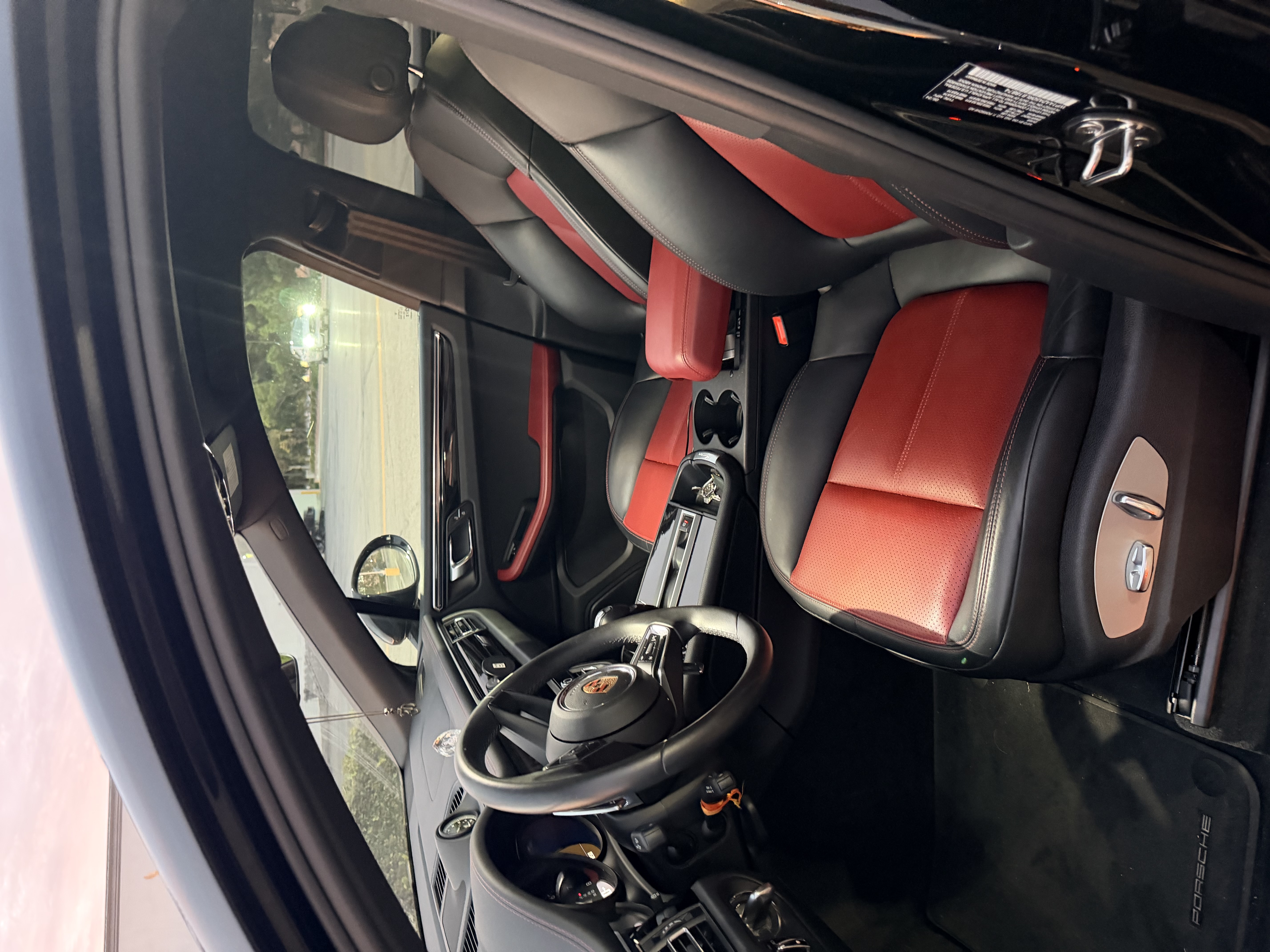 Used 2024 Porsche Macan AWD/4WD image 6