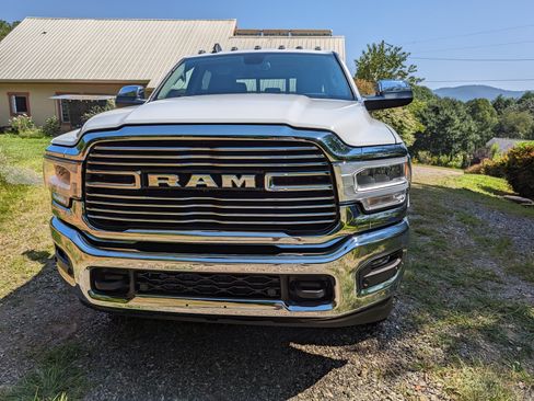 Used 2022 RAM 2500 Laramie image 1