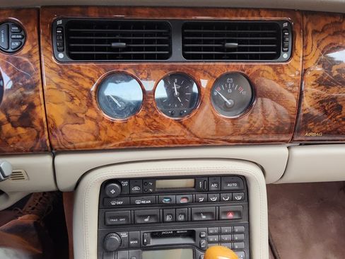 Used 1999 Jaguar XK8 Convertible image 21