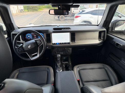 Used 2025 Ford Bronco Outer Banks AWD/4WD image 8