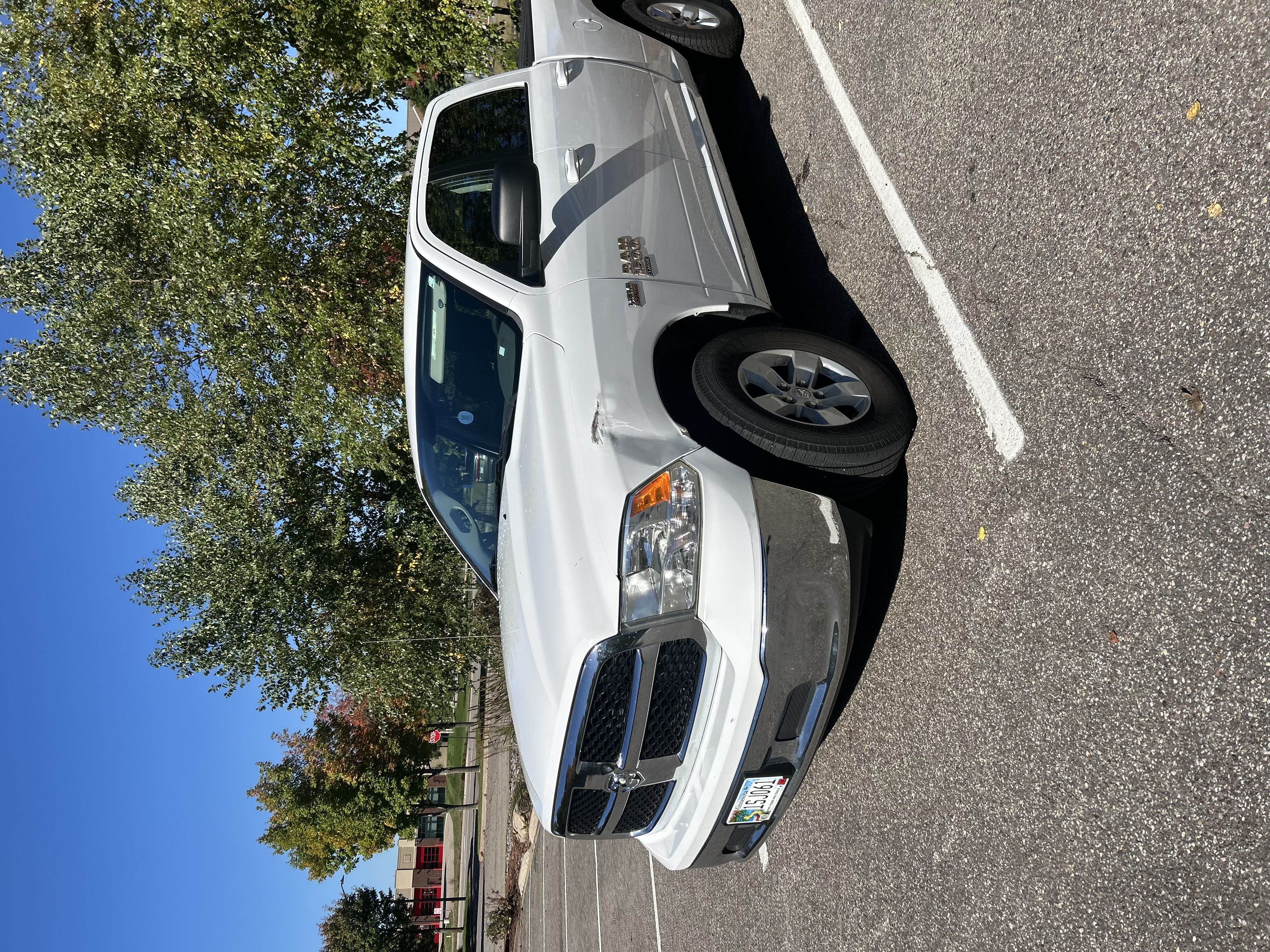 Used 2019 RAM 1500 Classic SLT AWD/4WD image 2
