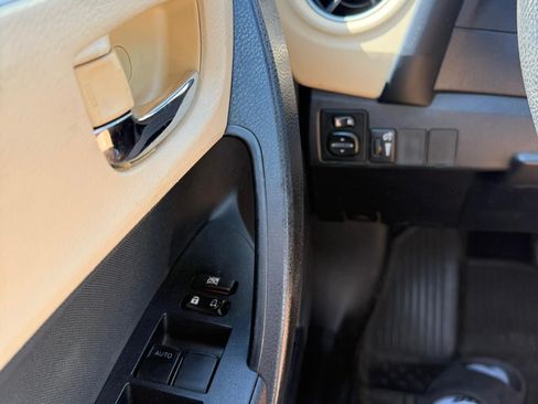 Used 2017 Toyota Corolla LE image 18