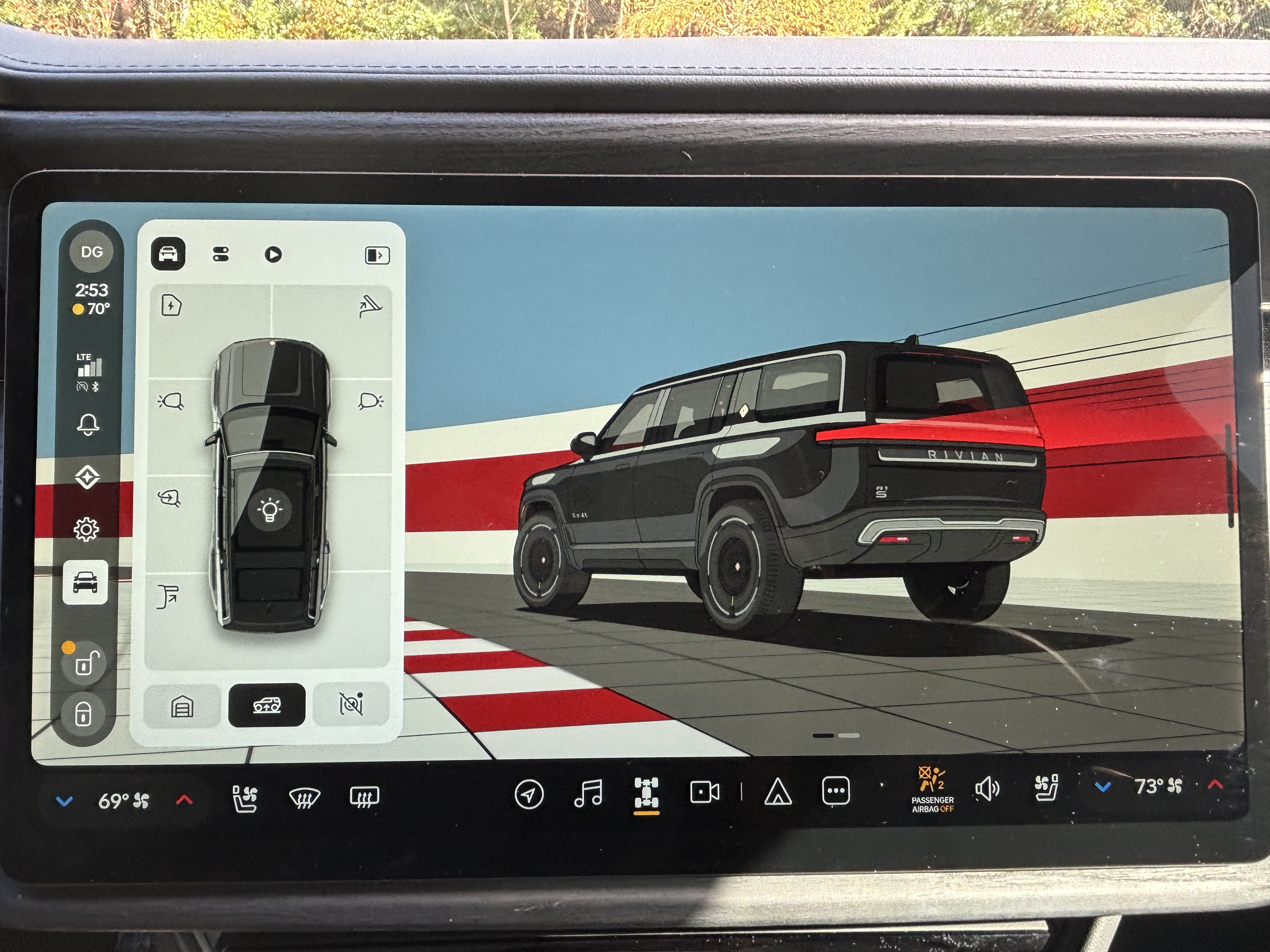 Used 2025 Rivian R1S Adventure Dual AWD/4WD image 18