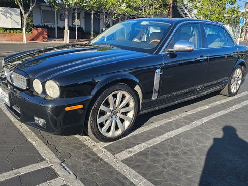 Used 2008 Jaguar XJ8 L image 6