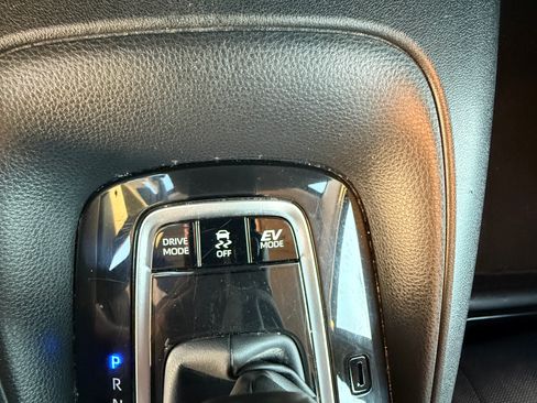 Used 2021 Toyota Corolla LE image 13