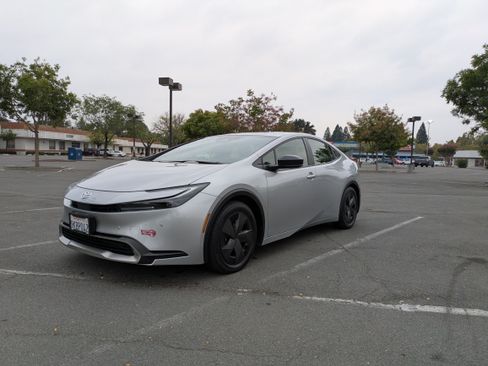 Used 2024 Toyota Prius Prime image 1