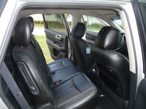 Used 2014 Nissan Pathfinder Platinum FWD image 20
