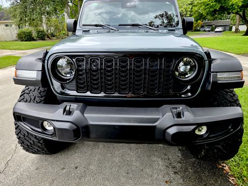 Used 2024 Jeep Wrangler Unlimited Sport AWD/4WD image 21