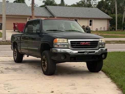 Used 2005 GMC Sierra 1500 SLE w/ Safe And Sound Package RWD image 1