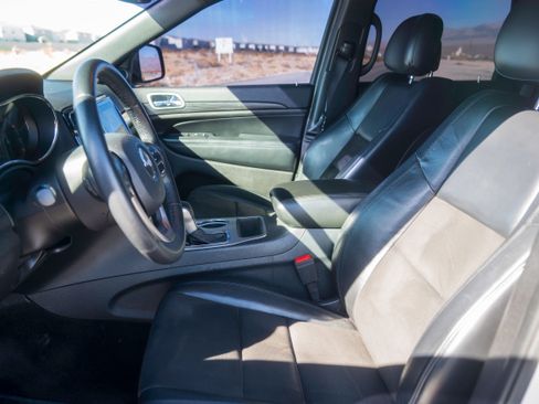 Used 2019 Jeep Grand Cherokee Altitude image 18