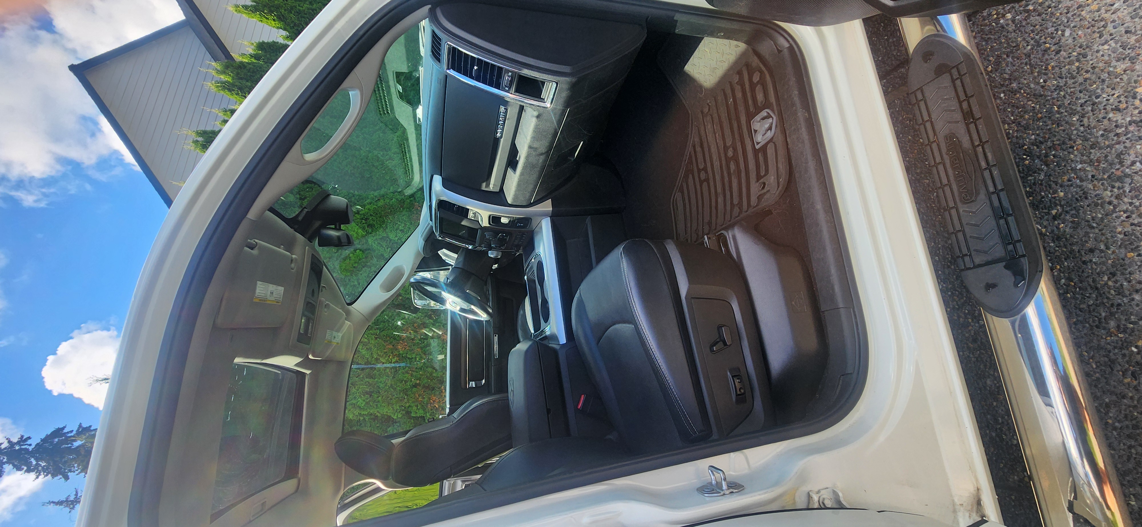 Used 2017 RAM 1500 Laramie w/ Convenience Group AWD/4WD image 13