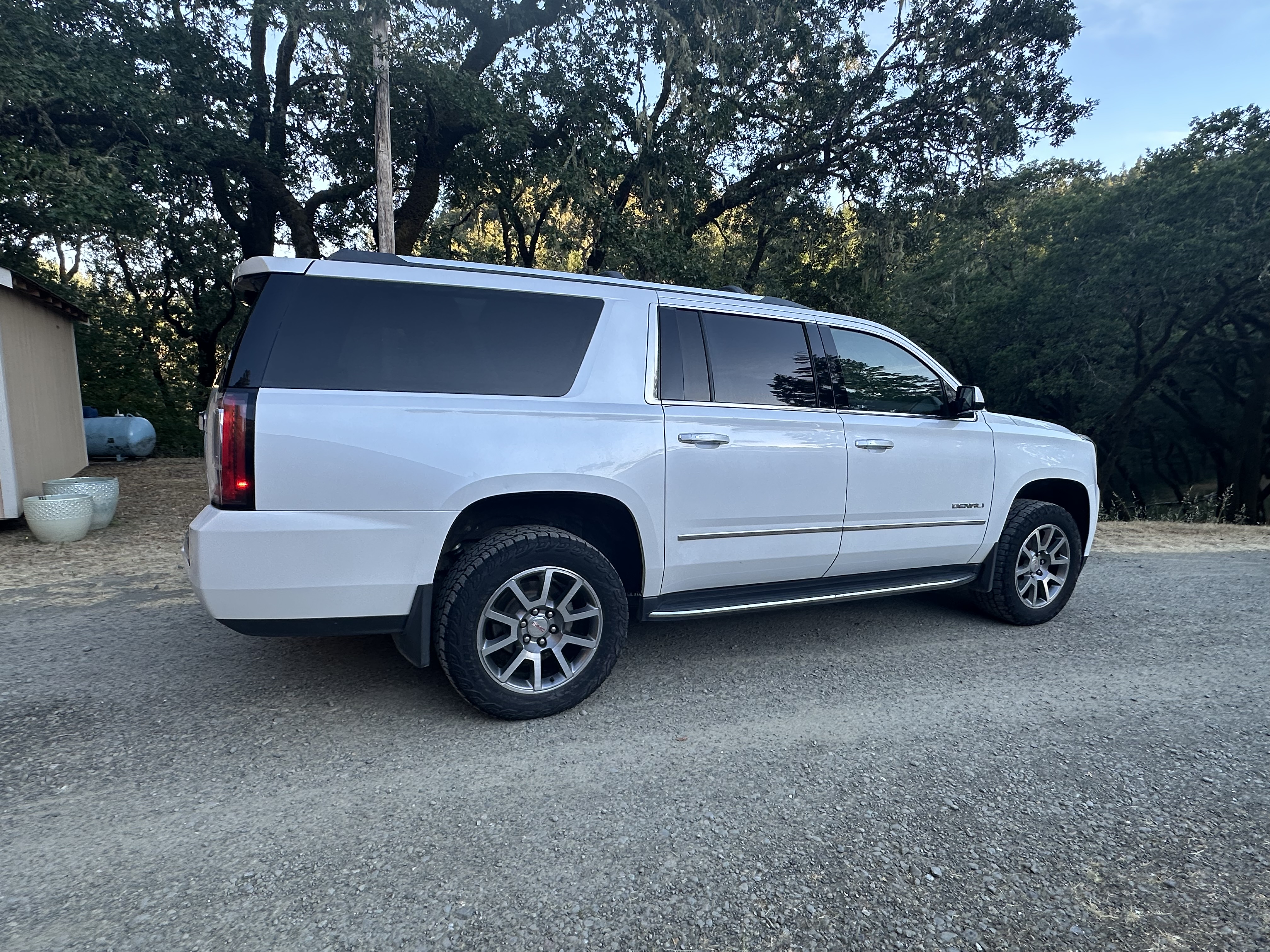 Used 2016 GMC Yukon XL Denali w/ Open Road Package AWD/4WD image 17