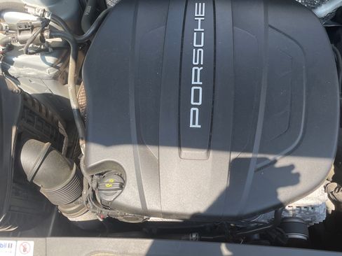 Used 2021 Porsche Macan AWD/4WD image 19