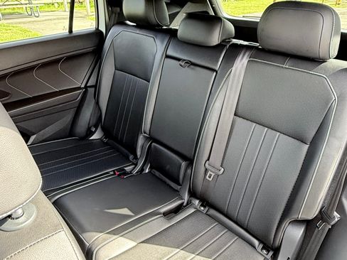 Used 2022 Volkswagen Tiguan SE R-Line image 15