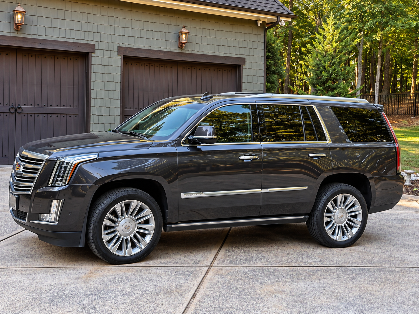 Used 2017 Cadillac Escalade Platinum AWD/4WD image 1