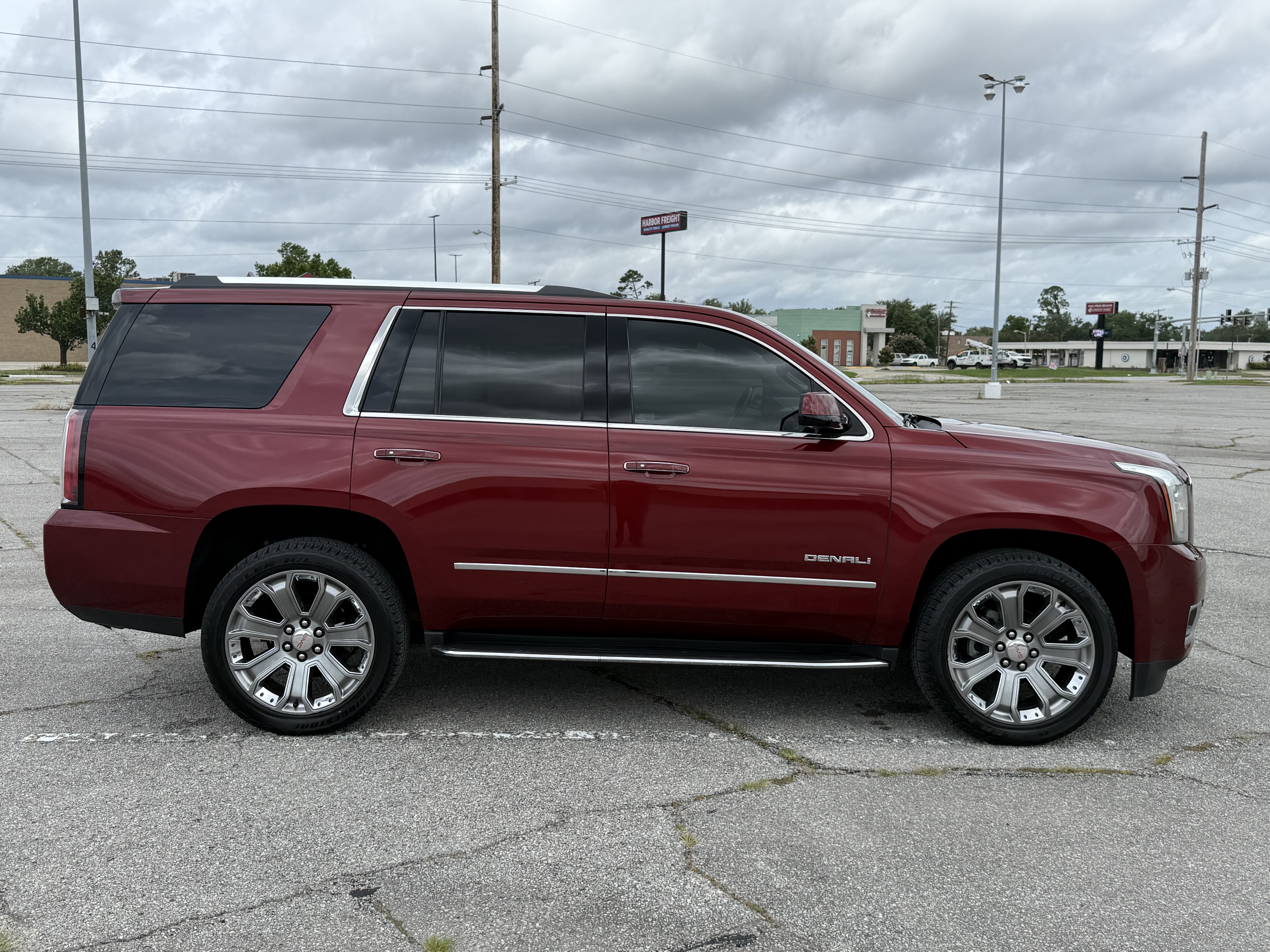 Used 2017 GMC Yukon Denali RWD image 32