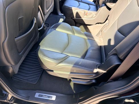 Used 2015 Cadillac Escalade Luxury image 14