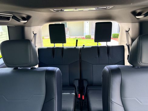 Used 2024 Lexus GX 550 w/ Cold Area Package AWD/4WD image 27