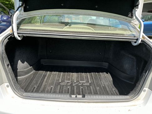 Used 2010 Honda Civic Hybrid Sedan image 17