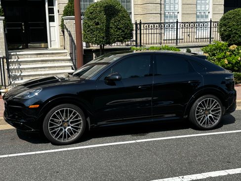 Used 2022 Porsche Cayenne S Platinum AWD/4WD image 17