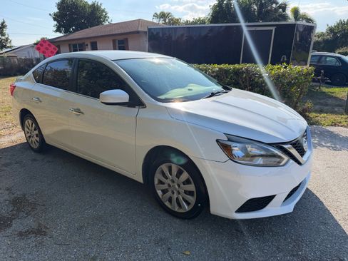 Used 2017 Nissan Sentra SV image 2
