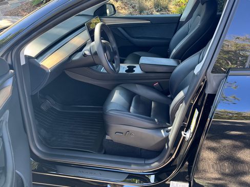 Used 2023 Tesla Model Y Long Range image 6