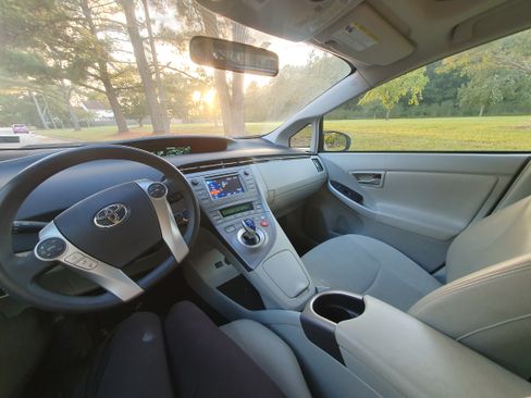 Used 2012 Toyota Prius Three image 10