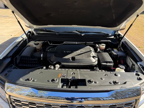 Used 2021 GMC Canyon Denali image 4