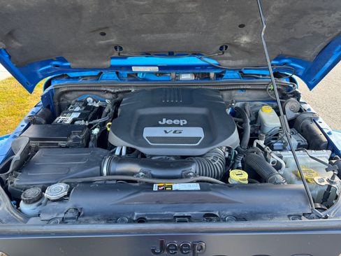 Used 2014 Jeep Wrangler Unlimited Sahara w/ Dual Top Group image 11