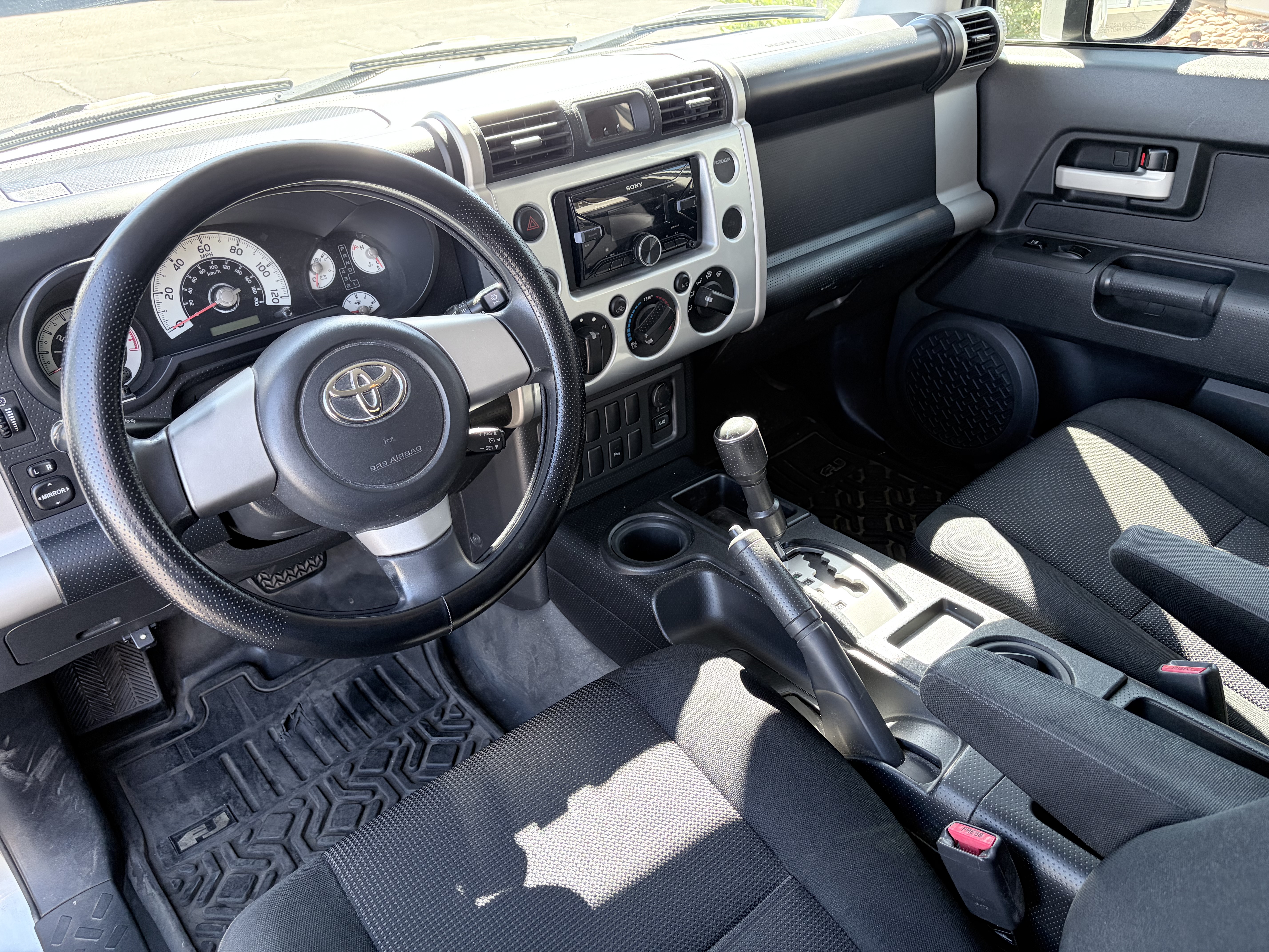 Used 2007 Toyota FJ Cruiser 2WD w/ Convenience Pkg image 12