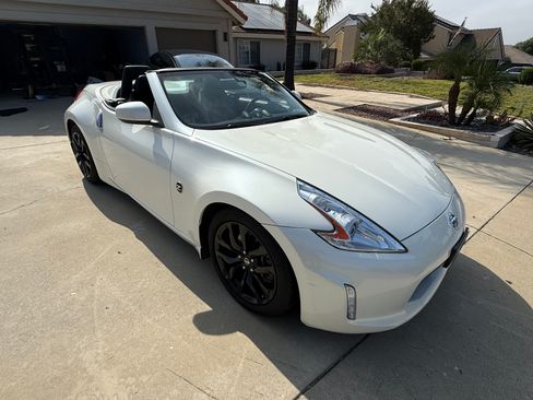 Used 2016 Nissan 370Z Touring image 5
