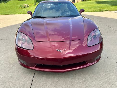 Used 2007 Chevrolet Corvette Coupe w/ Preferred Equipment Group RWD image 6