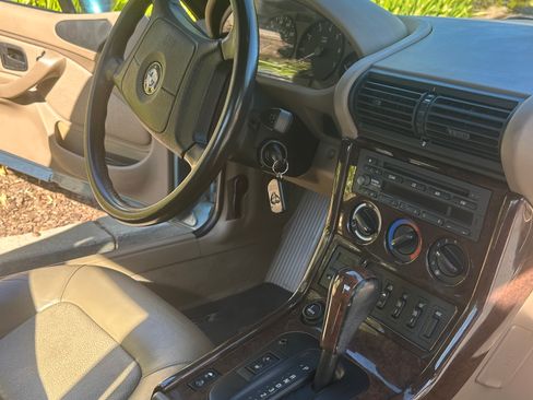 Used 1999 BMW Z3 2.5i image 10