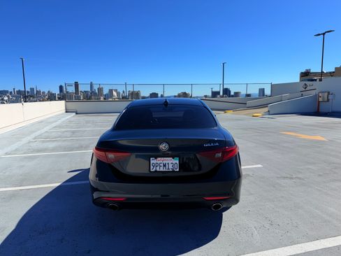 Used 2018 Alfa Romeo Giulia Ti w/ Quick Order Package 22Z Lusso image 8