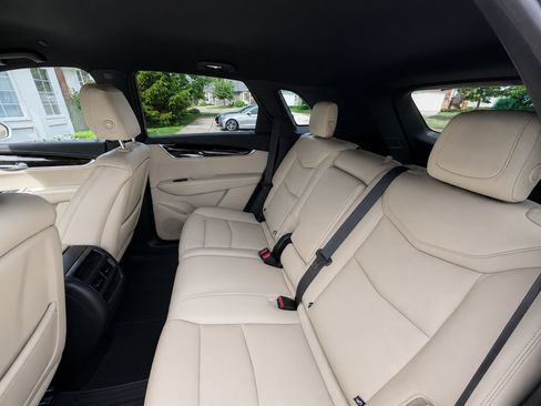 Used 2019 Cadillac XT5 AWD image 4