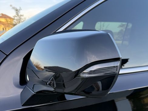 Used 2022 GMC Yukon XL SLT w/ SLT Luxury Package image 9