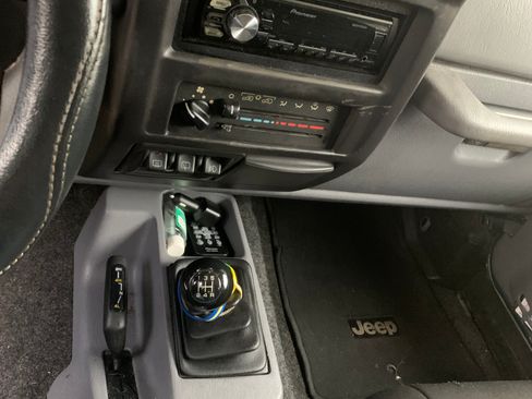 Used 2004 Jeep Wrangler X w/ Columbia Edition Group AWD/4WD image 10